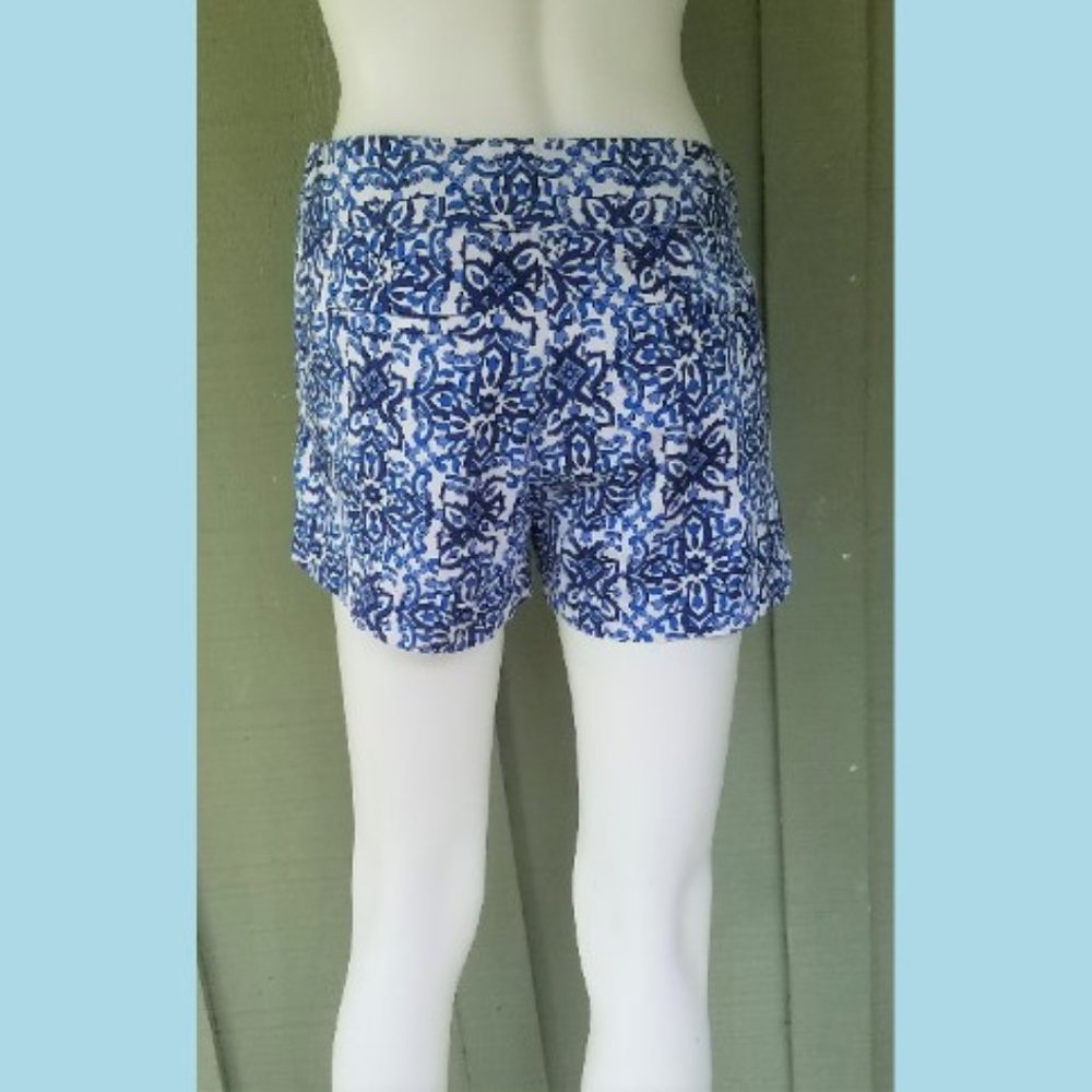 MILLY Design Nation Blue White Print Shorts 2 - Picture 4 of 5